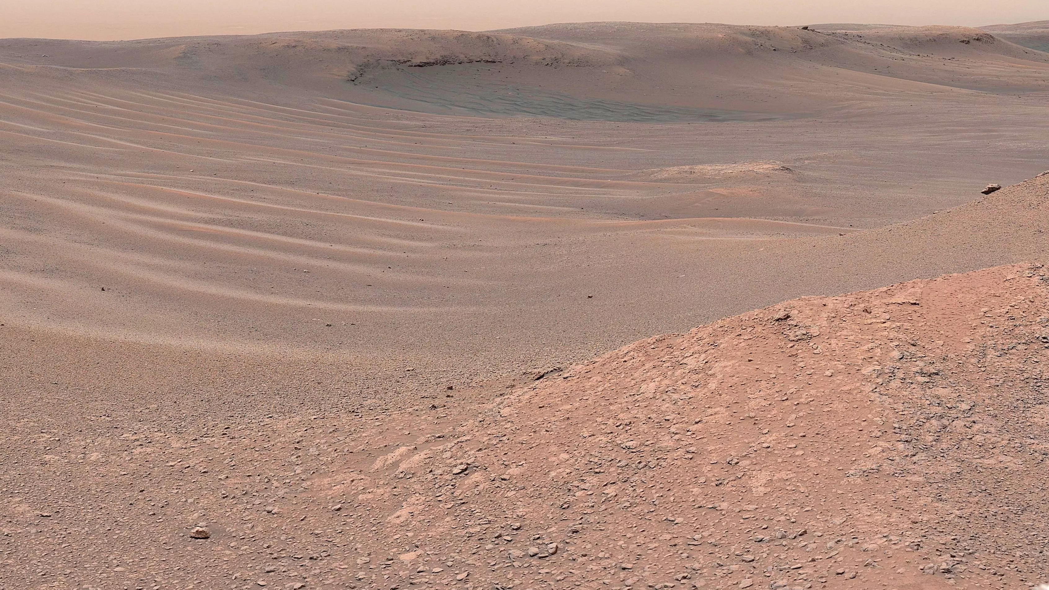 火星探測車好奇號於2019年拍攝畫面顯示，夏普山區域有大量含黏土的岩石。（圖／NASA）