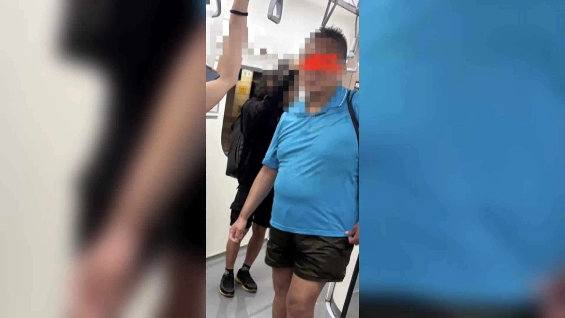 ชายอาบน้ำบนรถไฟ ทำน้ำเจิ่งนองไหลเข้าไปในโบกี้รถไฟ