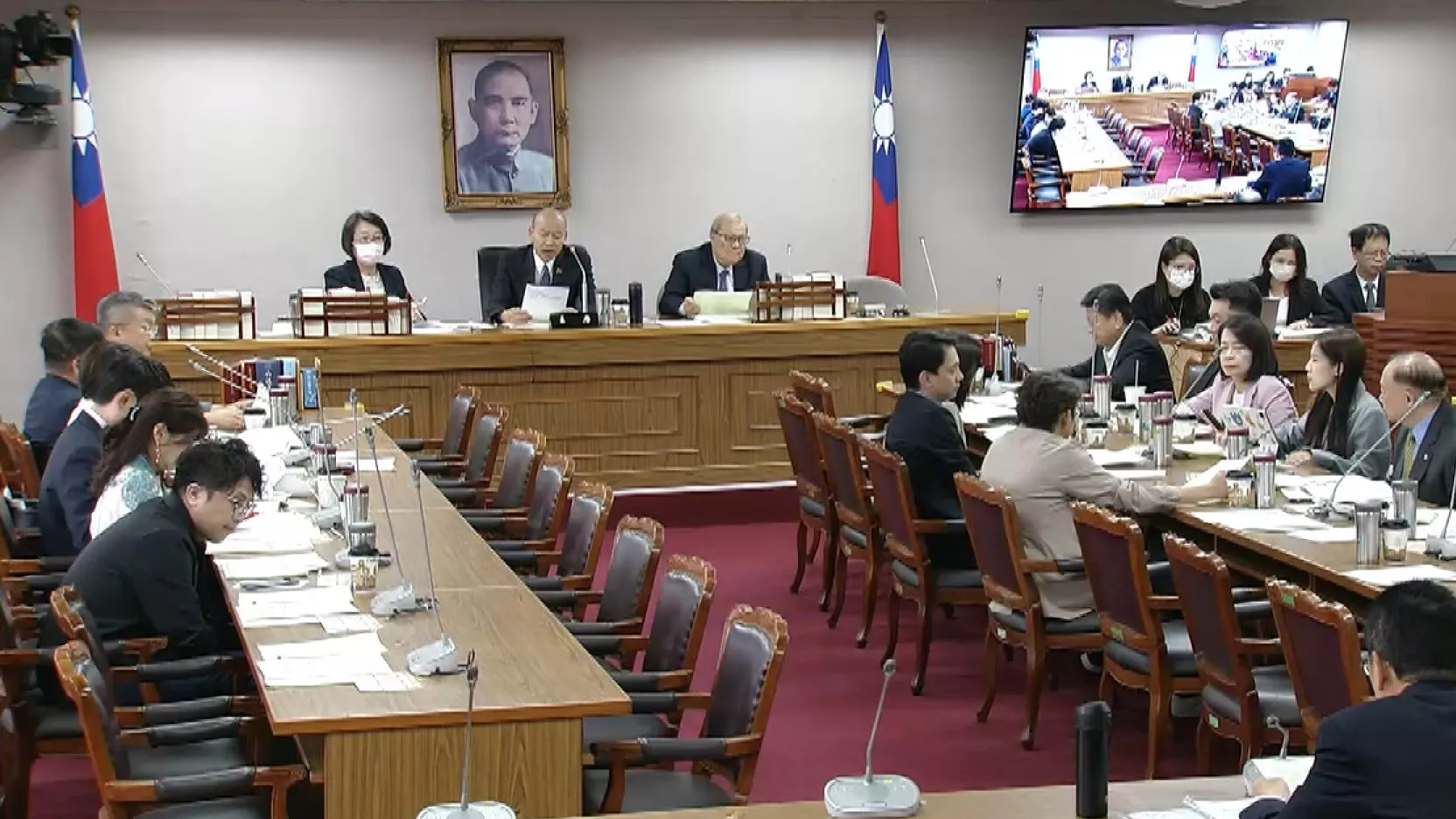 เจราจา 3 รอบ ร่างงบซื้ออาวุธยังไม่ผ่านสภาฯ นัดถกใหม่ 6 พ.ค. นี้