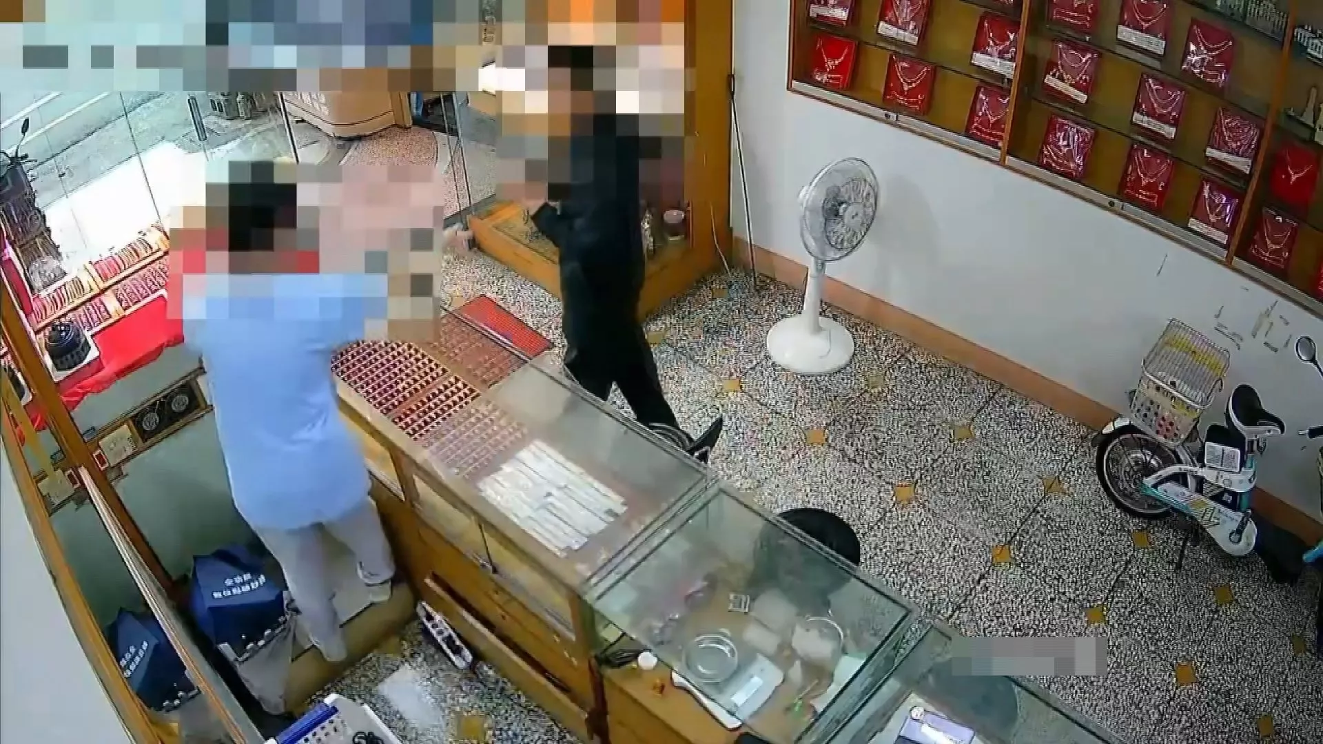 ร้านทองที่หลัวตงถูกฉกแหวนทอง รวบตัวคนร้ายได้ใน 30 นาที