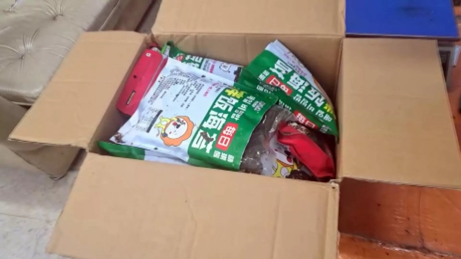 Lao động Việt sa lưới vì bưu kiện "rong biển chứa cần sa"