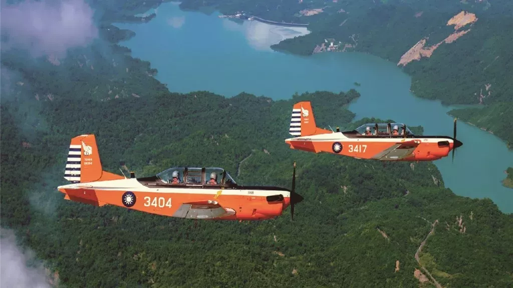 空軍岡山基地一架T-34型教練機2日上午失事墜毀。(圖/中華民國空軍資料照)