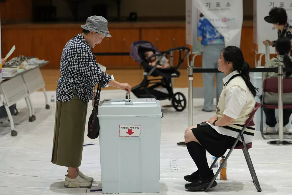 南韓3日舉行地方選舉。(圖/美聯社)