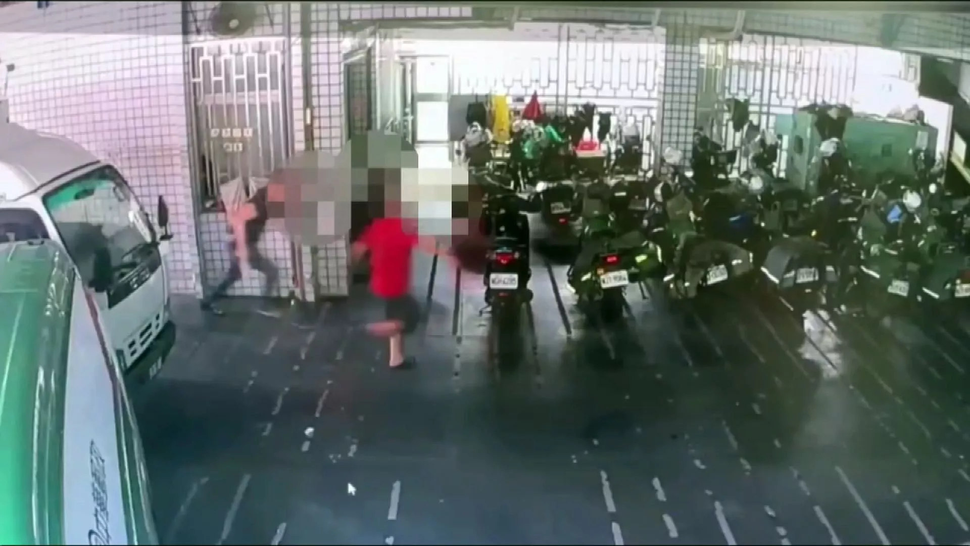 Kesal dengar suara bongkar barang, warga bacok sopir kantor pos hingga tewas