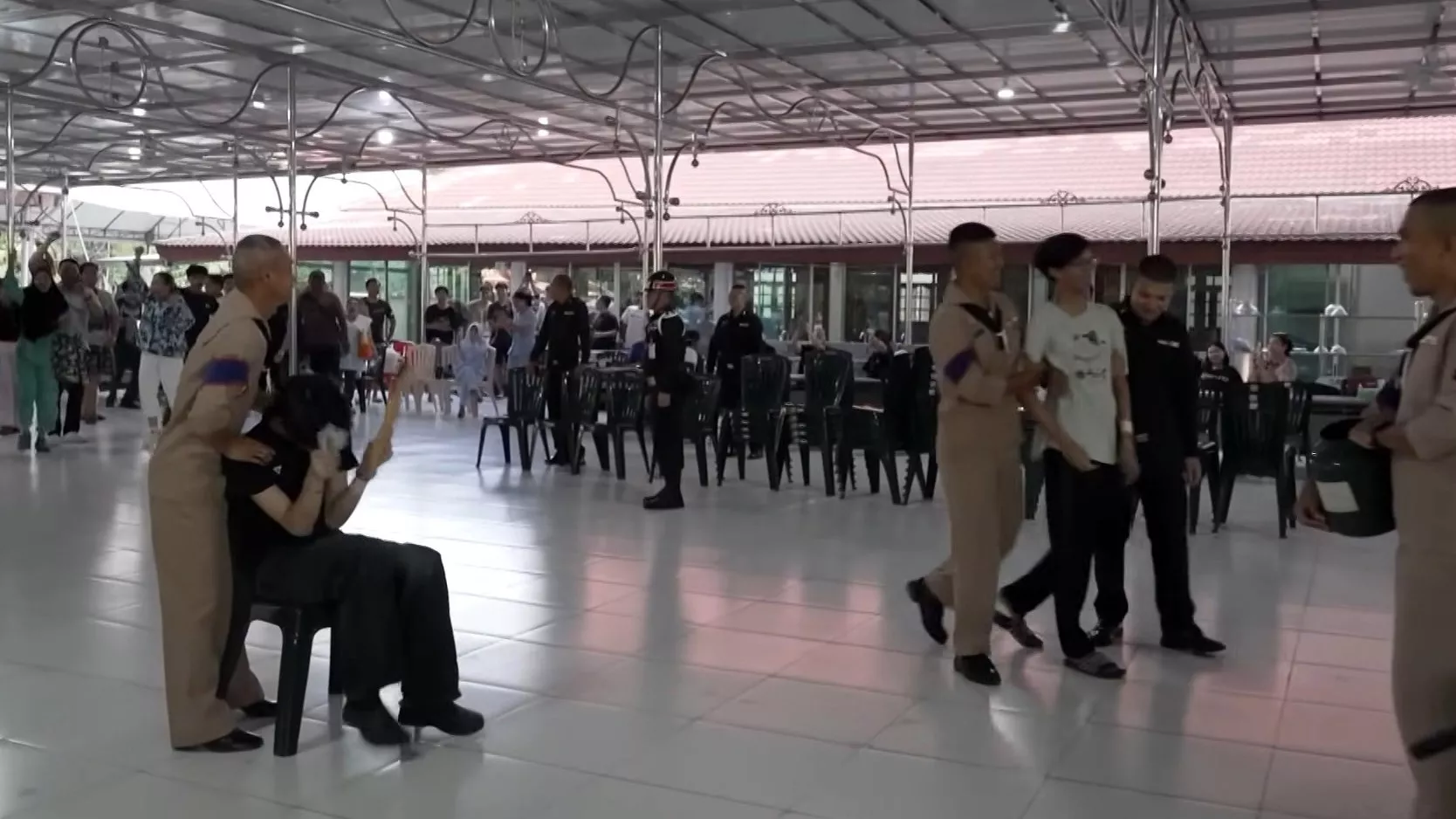 ไทย-กัมพูชาปะทุ บรรยากาศเกณฑ์ทหารยิ่งตึงเครียด