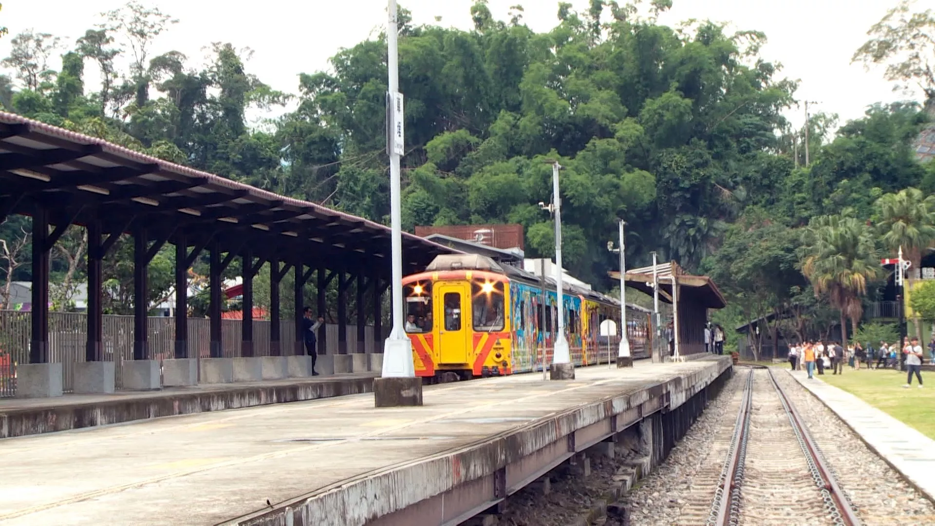 รถไฟสายจี๋จี๋ในหนานโถวกลับมาเปิดให้บริการตลอดสาย หลังหยุดวิ่ง 5 ปี 