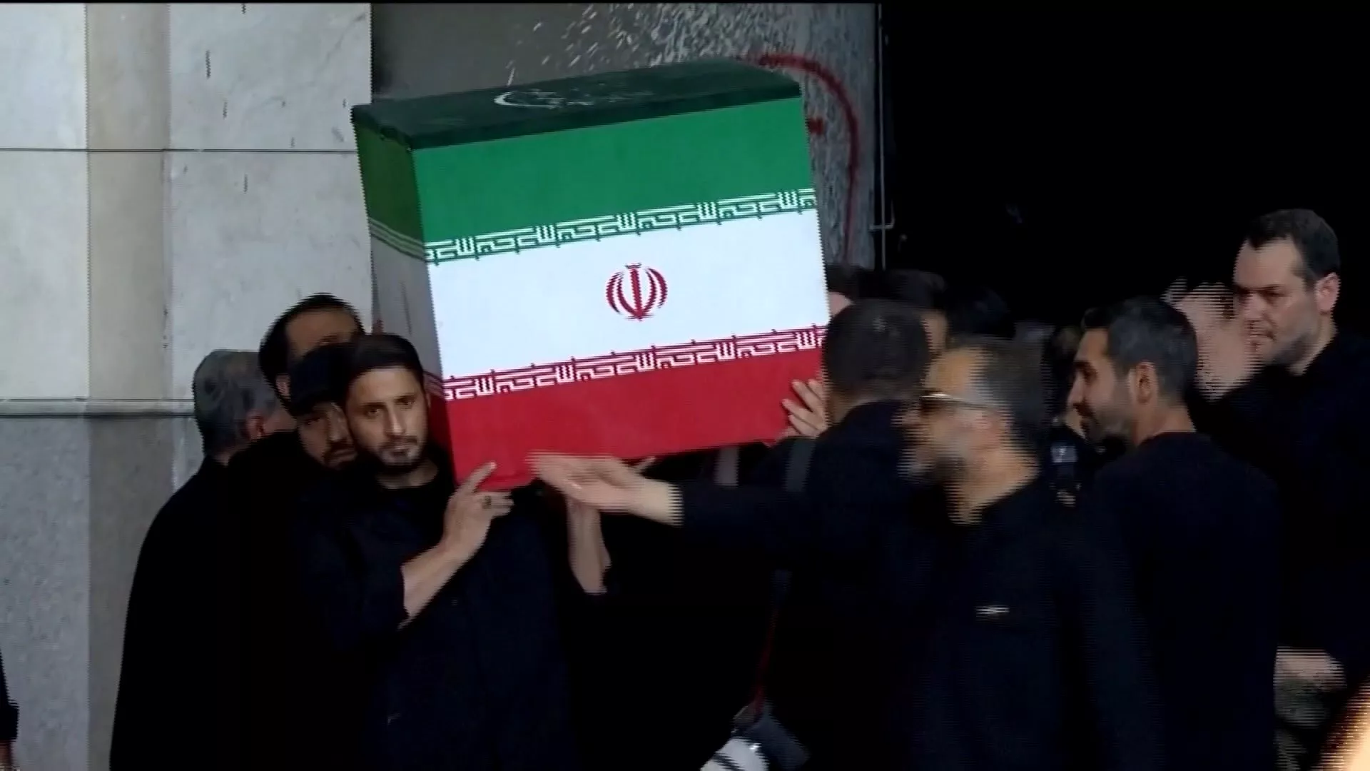 Di hari kedua prosesi pemakaman Khamenei, Mojtaba masih tak tampakkan diri