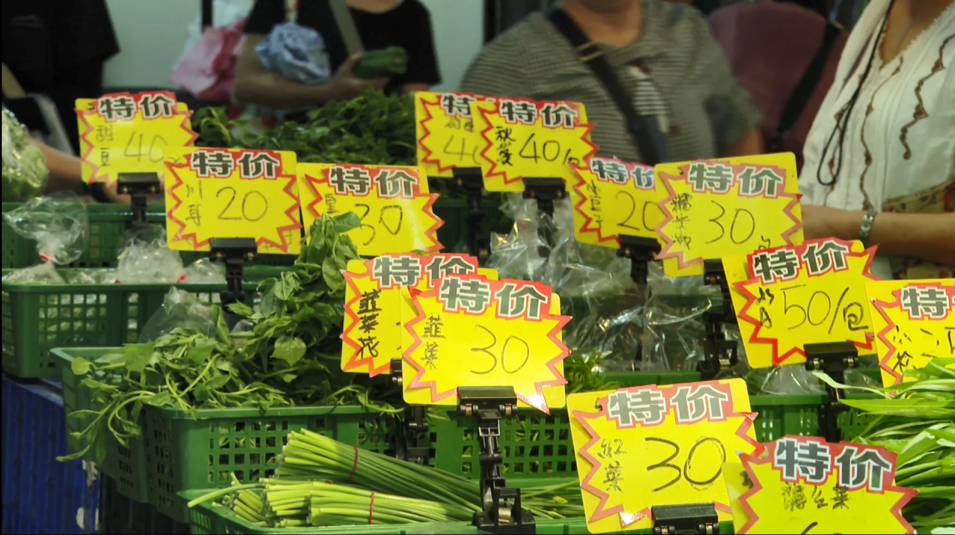 風颱未到菜蔬先起價 超市.賣場設平價專區