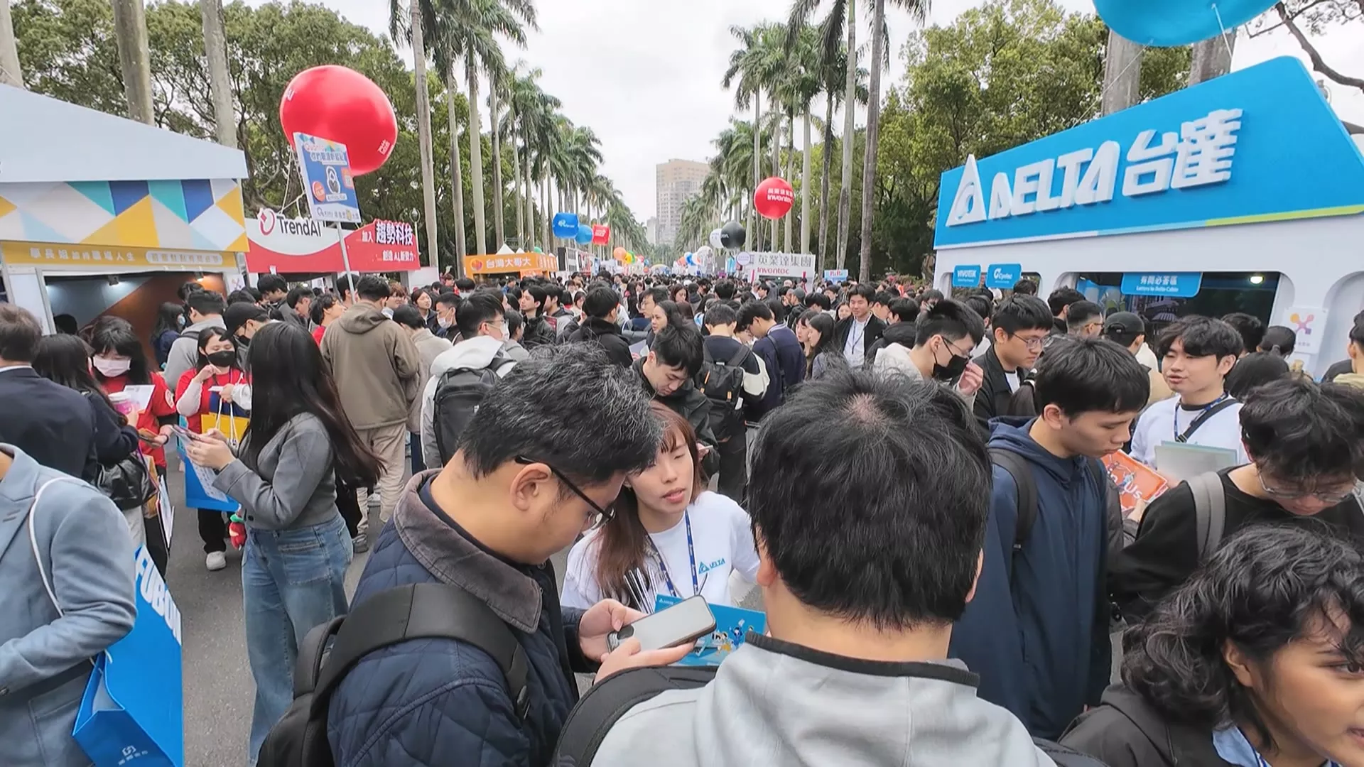 政府修法放寬僑外生留台新制 畢業2年內可免辦工作證即就業