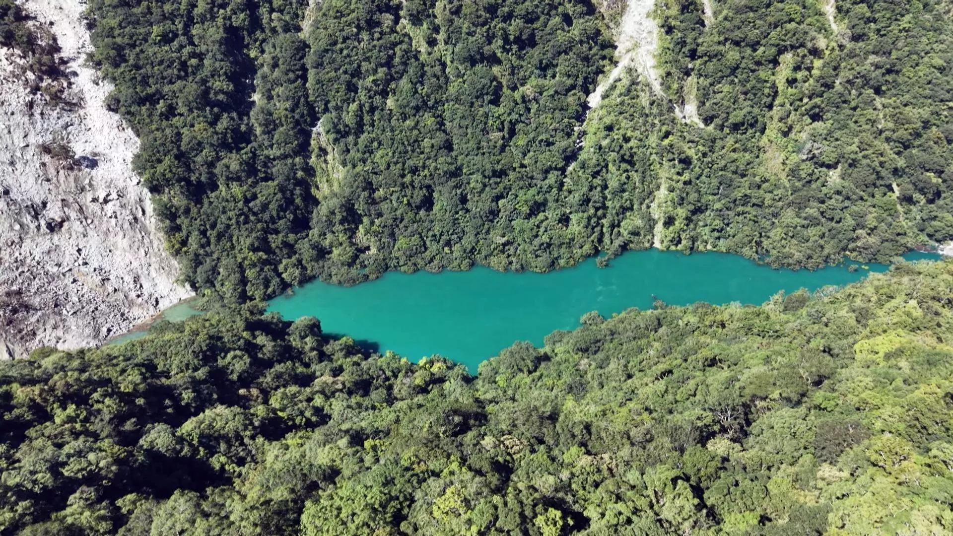 Air hampir meluap, siaga merah dikeluarkan untuk danau penghalang di Hualien