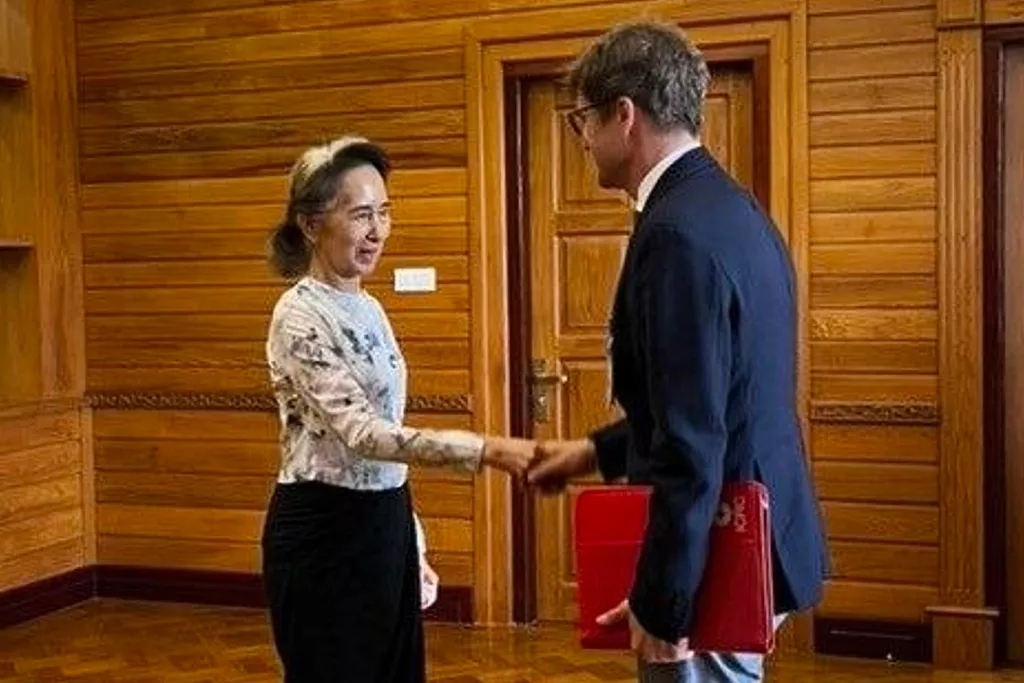 翁山蘇姬遭軟禁近況罕見曝光 緬甸軍方首度公布會晤外賓照片