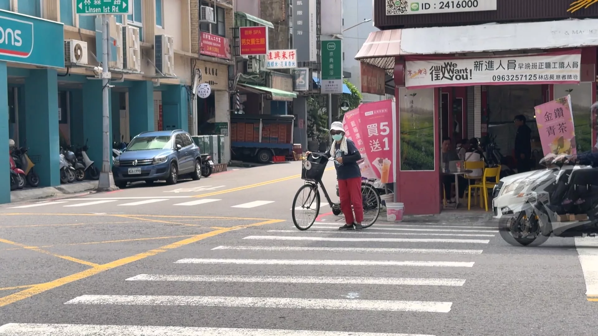 高雄設首座矩形閃爍警示燈 有助減少路口人車事故率