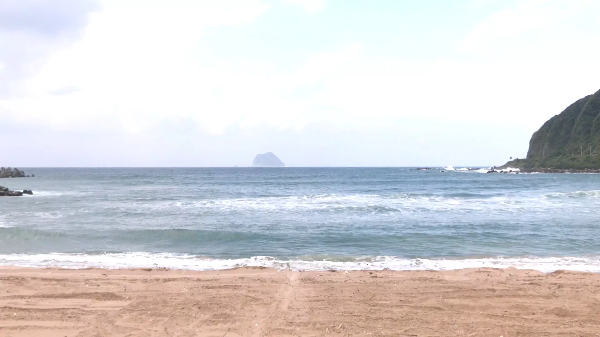 白海豚颱風進逼北部、東北部 基隆大武崙沙灘提前封閉