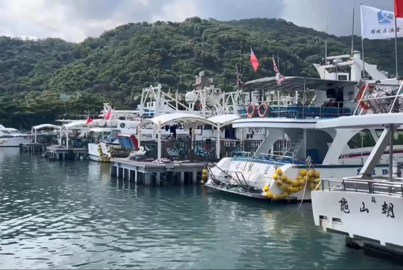 正濱漁船入港覕風颱 大武崙沙埔提早封閉