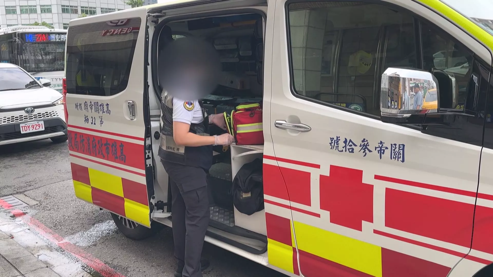 受傷打119求救卻攻擊救護人員 高雄婦人遭查出通緝身分落網