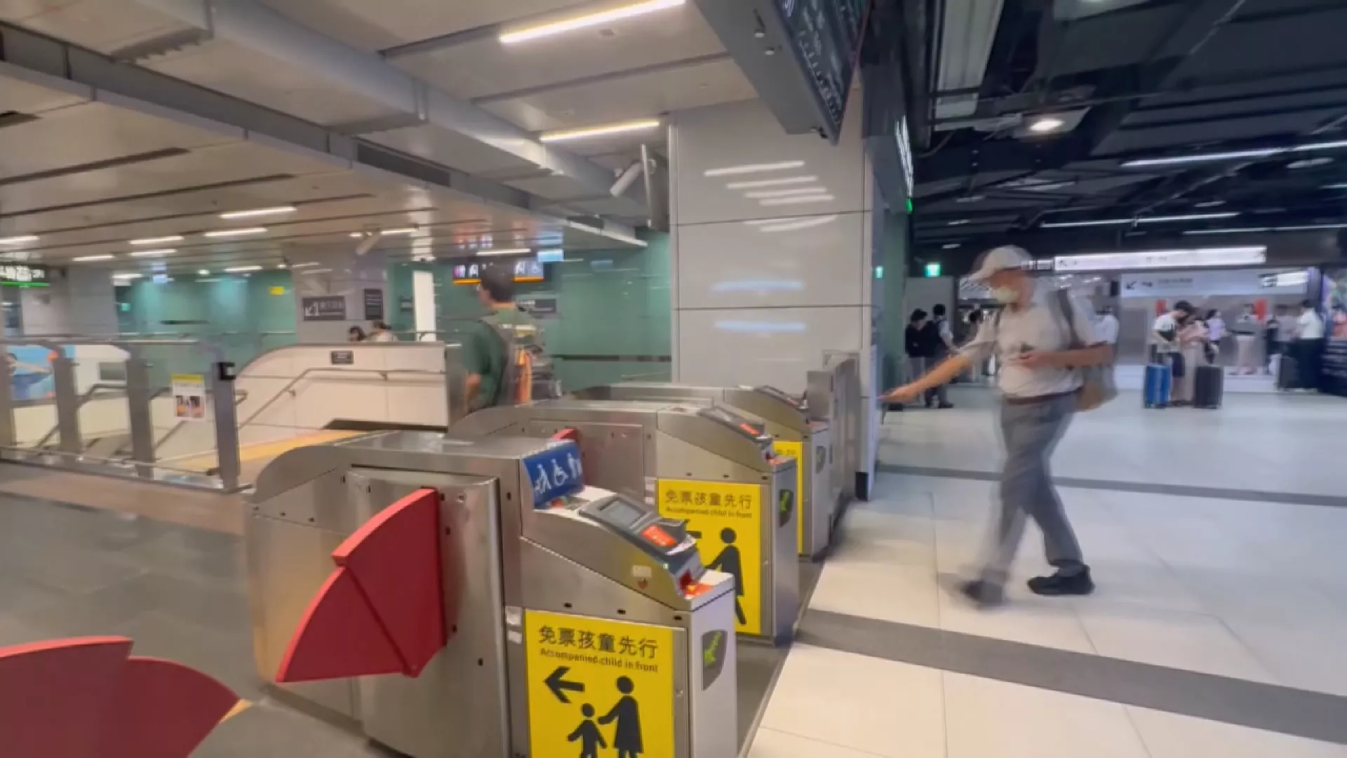 北部首度演練網路降速30分鐘 高鐵派員助紙本車票進出