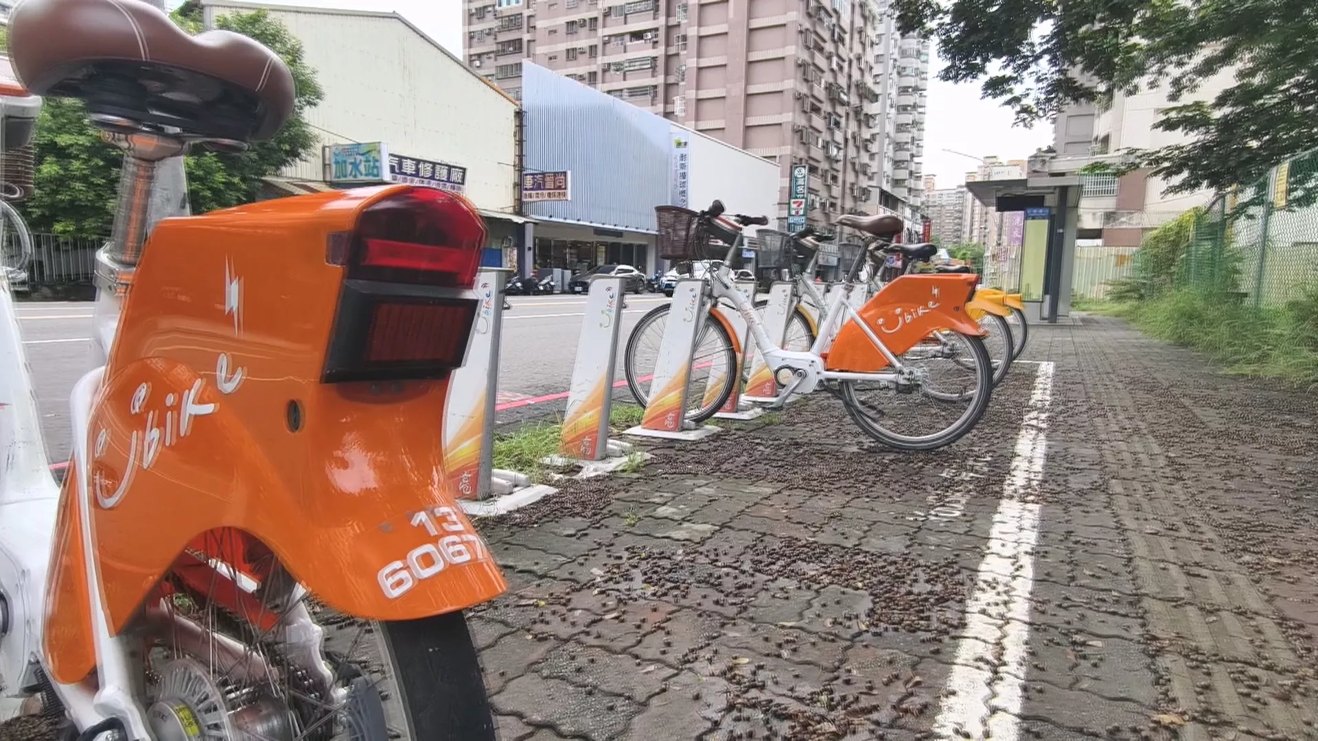 二青少年踹YouBike並上傳影片 業者： 已提告、將求償