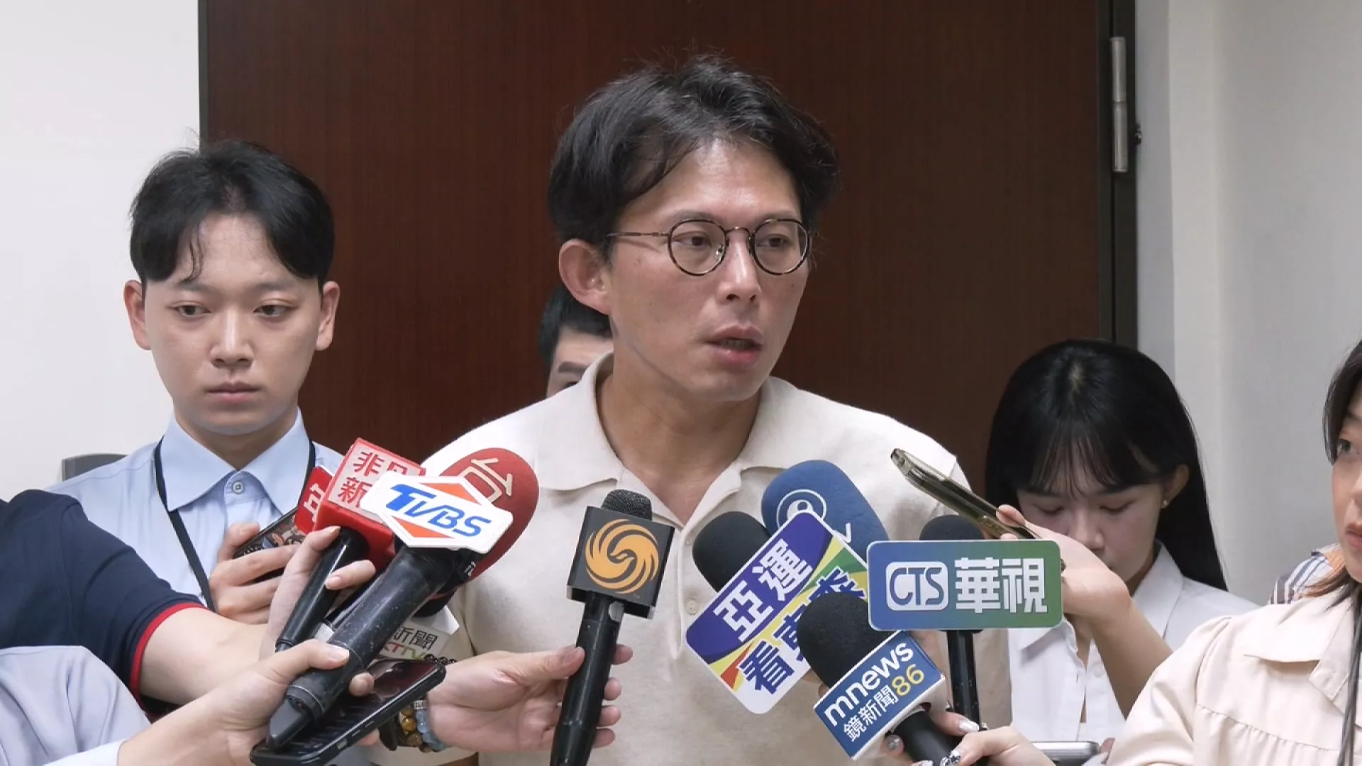 黃國昌批普發現金「雙標」 民進黨:財政狀況允許才推動