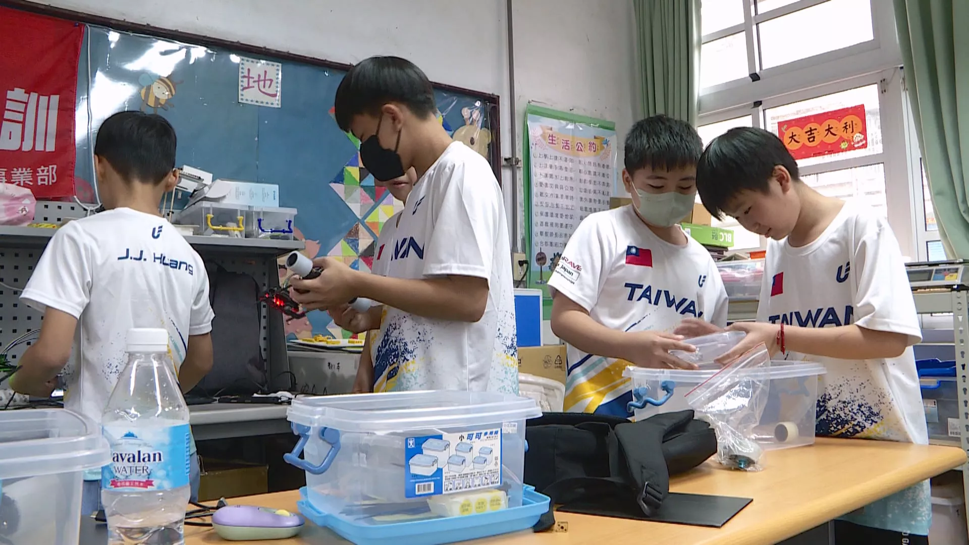 高雄林園國小機器人世界賽奪冠 決賽上演自家人對決戲碼