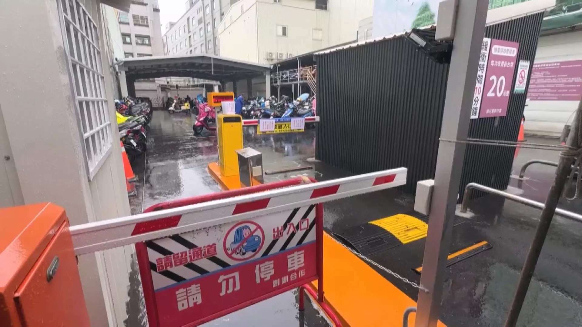 台南某醫院停車場入口過窄 身障者控無障礙設施規劃不周