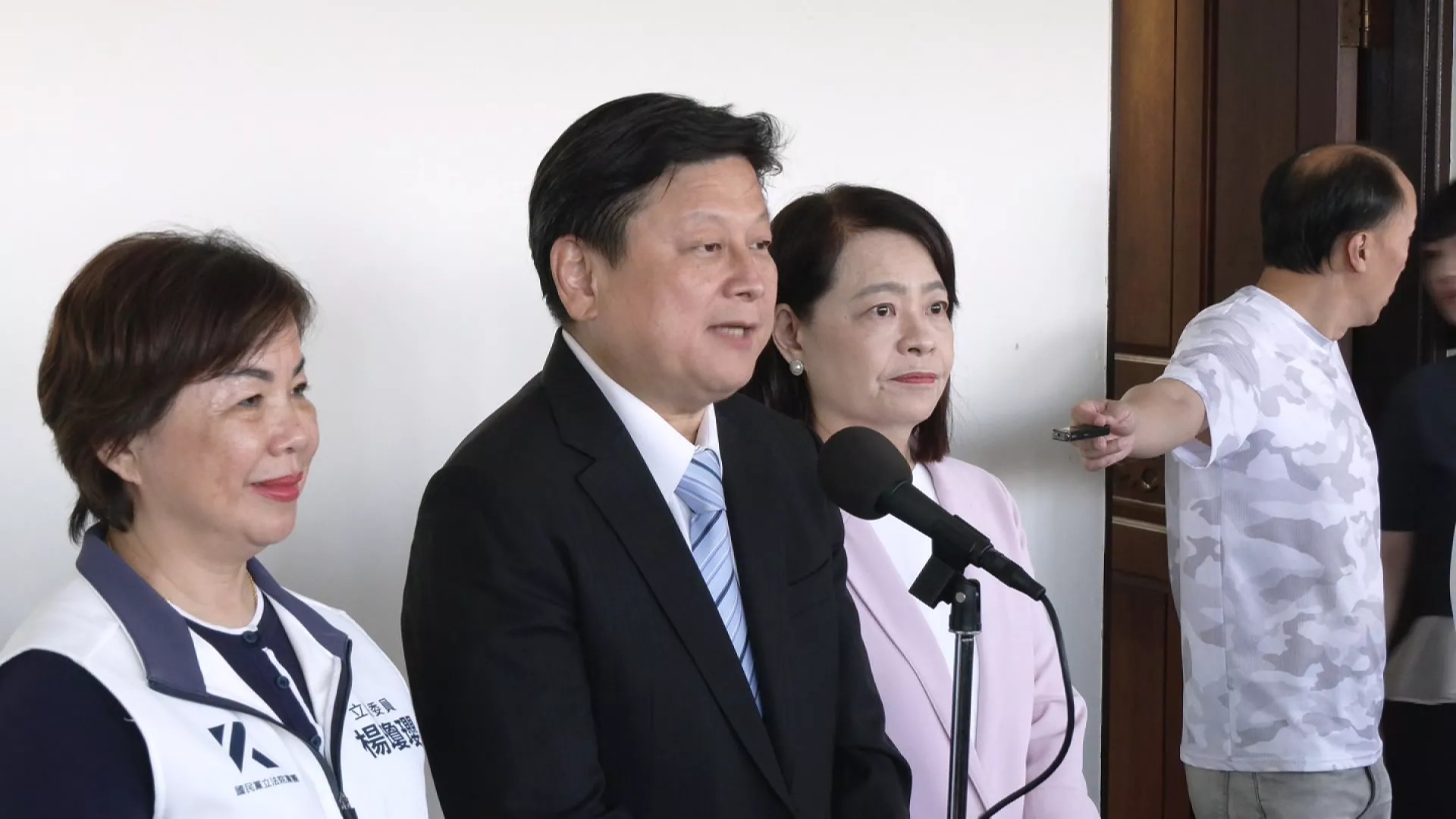 藍擬討論普發現金加碼至3萬 政院:立院不能做增加支出決定