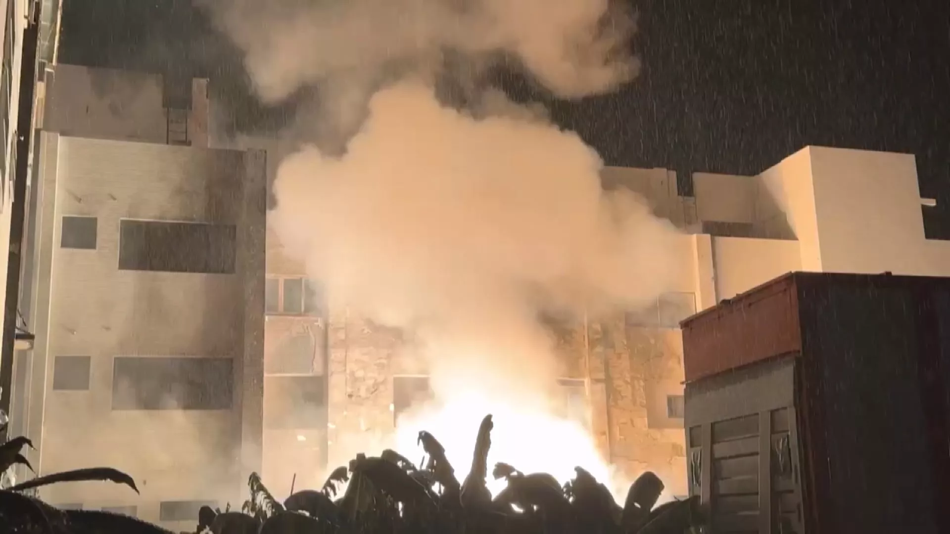 台南安南空地爆炸釀13傷 疑廢棄物摻化學物質引爆