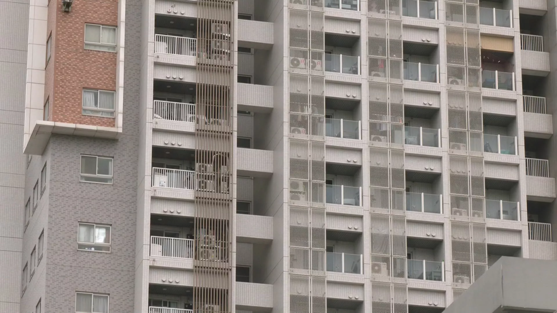 南港社宅電梯故障釀2人受困 住戶控半年內已發生近百次