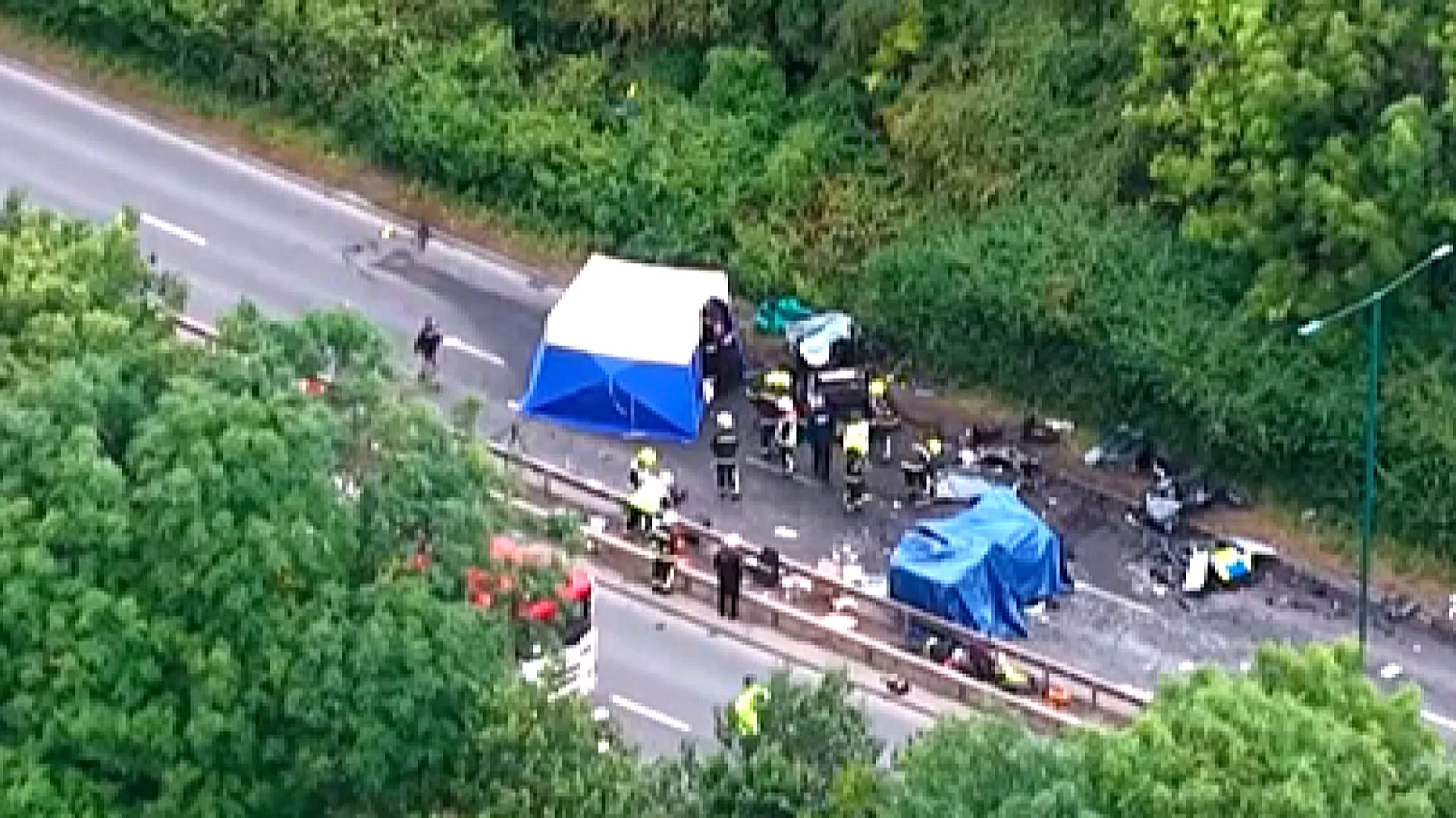英格蘭汽車高速公路逆向行駛 迎面撞警車釀7死