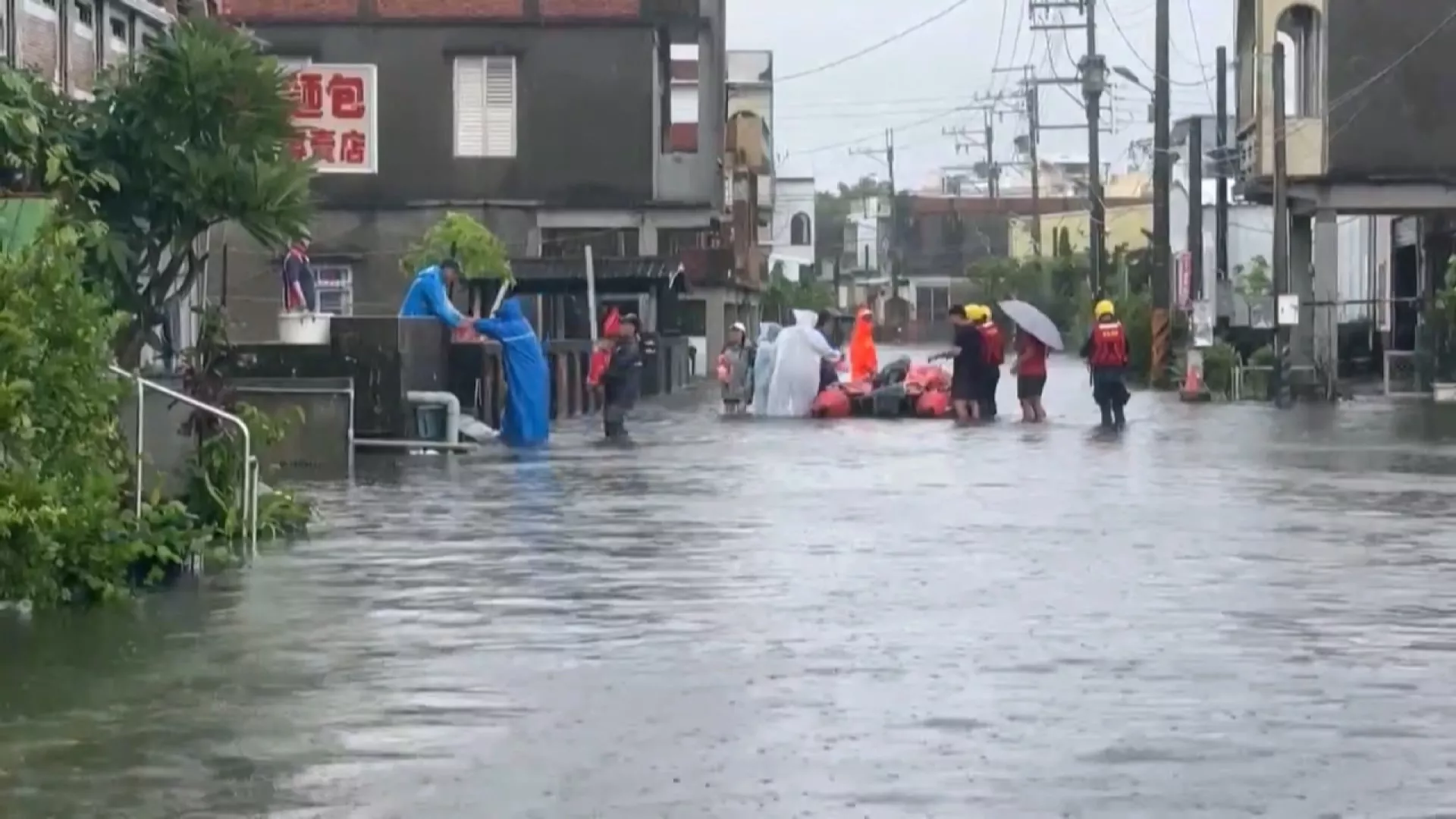 雨區涵蓋全台15縣市 高雄、屏東、花蓮多區停班停課
