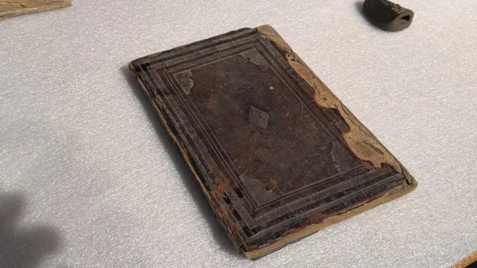 獲日學者捐贈45件樹皮紙文物 史前館：完成研究後對外展示