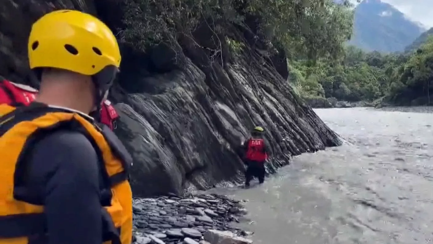 Insiden kano terbalik di Sungai Zhuoshui, 5 orang selamat, 1 staf damkar gugur