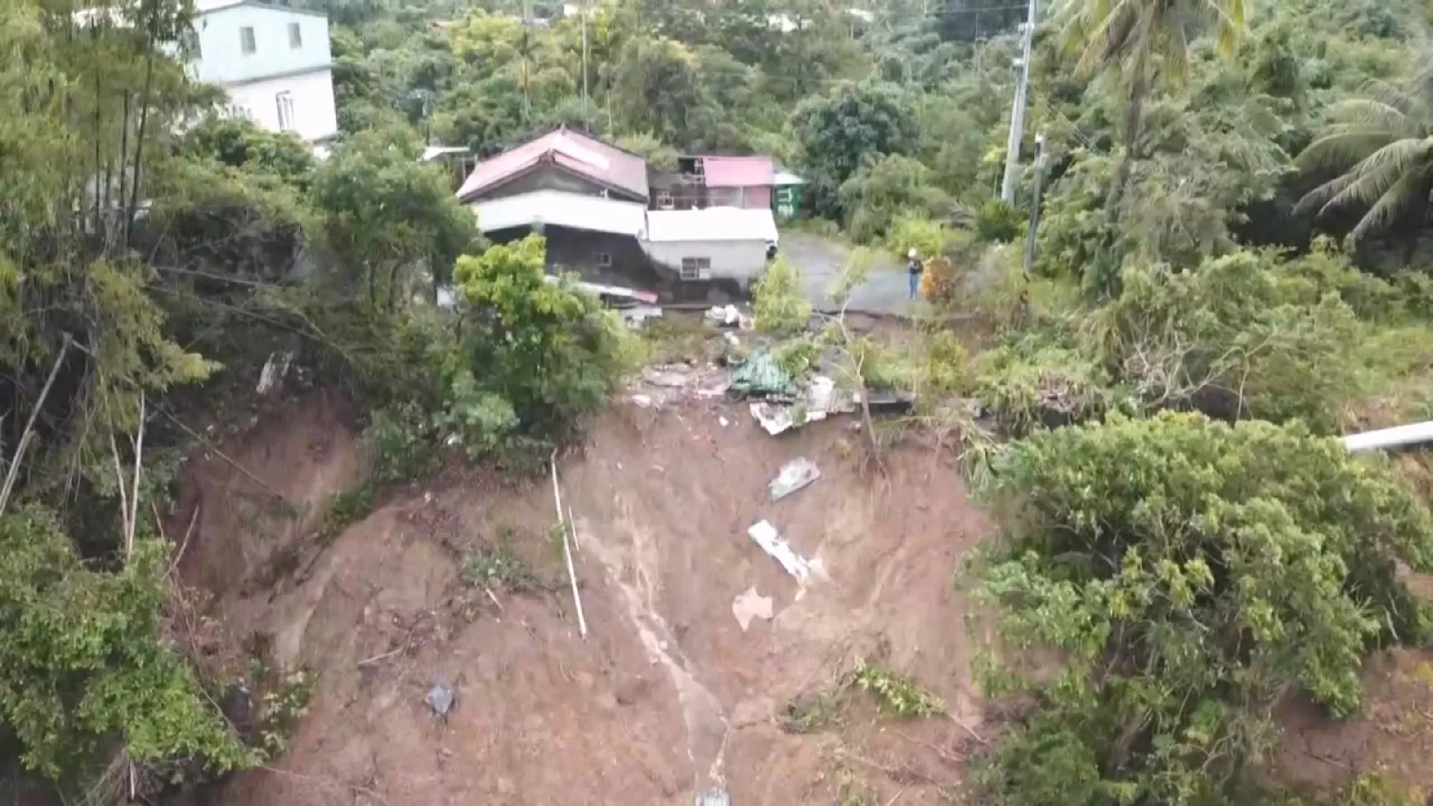 燕巢民宅旁邊坡因雨崩塌 高市府啟動安置