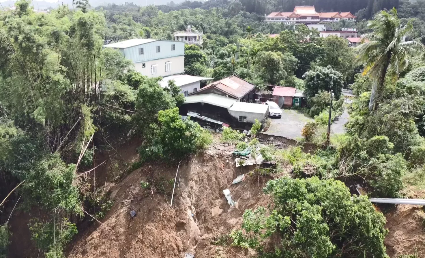 高雄燕巢摔大雨崩山 有徛家地基流去先安置