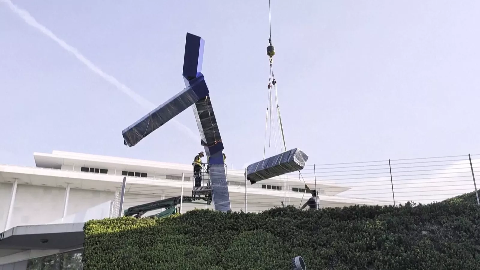 華府地標藍色人形雕塑遭拆 藝術界質疑川普重塑文化地景