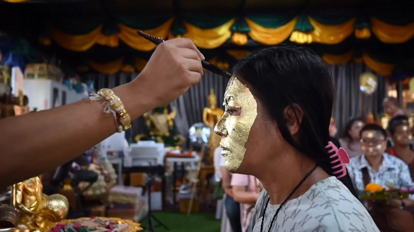 กระแสไวรัล! ลงนะหน้าทอง อุทยานพ่อแก่เงินล้าน เสริมดวง
