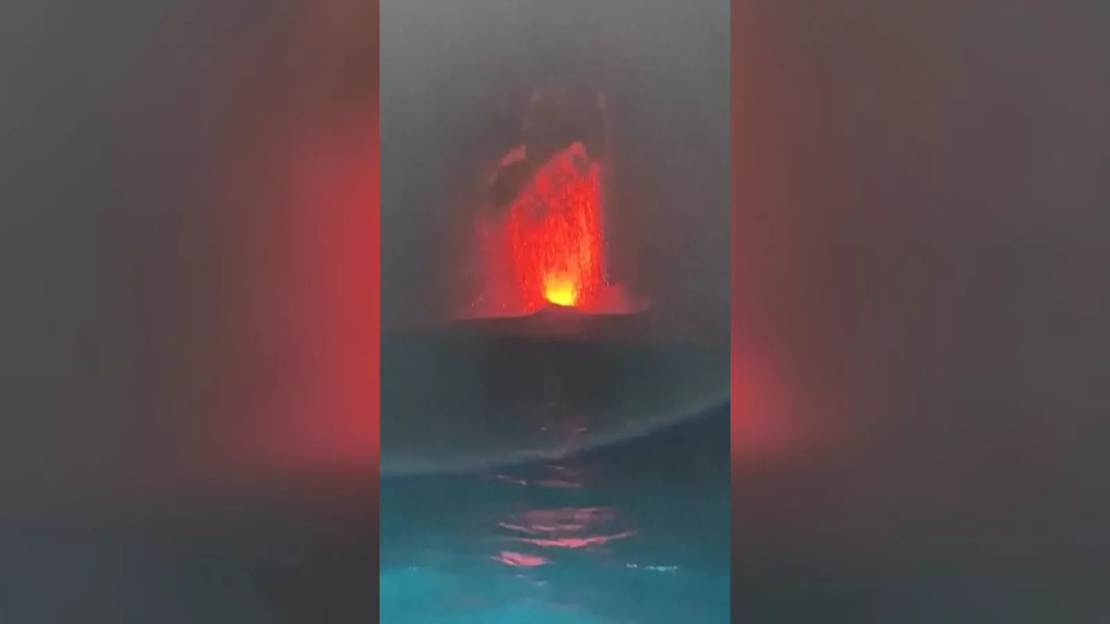 印尼喀拉喀托之子火山噴發 8座機場關閉、27萬旅客滯留