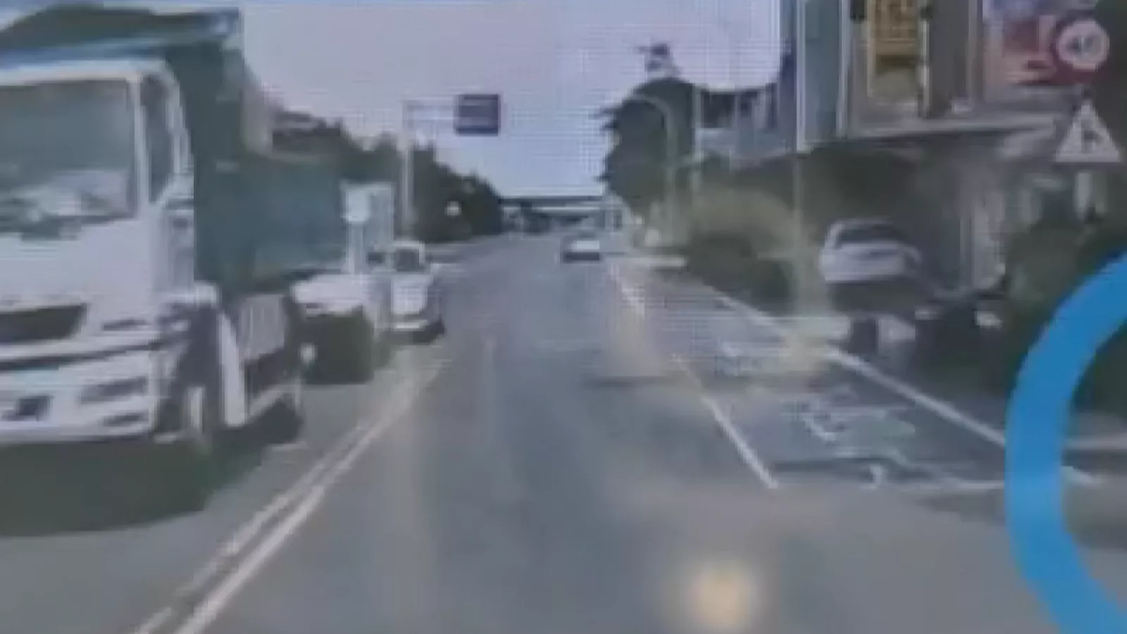 貨車後車斗閘門鬆脫險撞對向車 警：最重可罰6千元