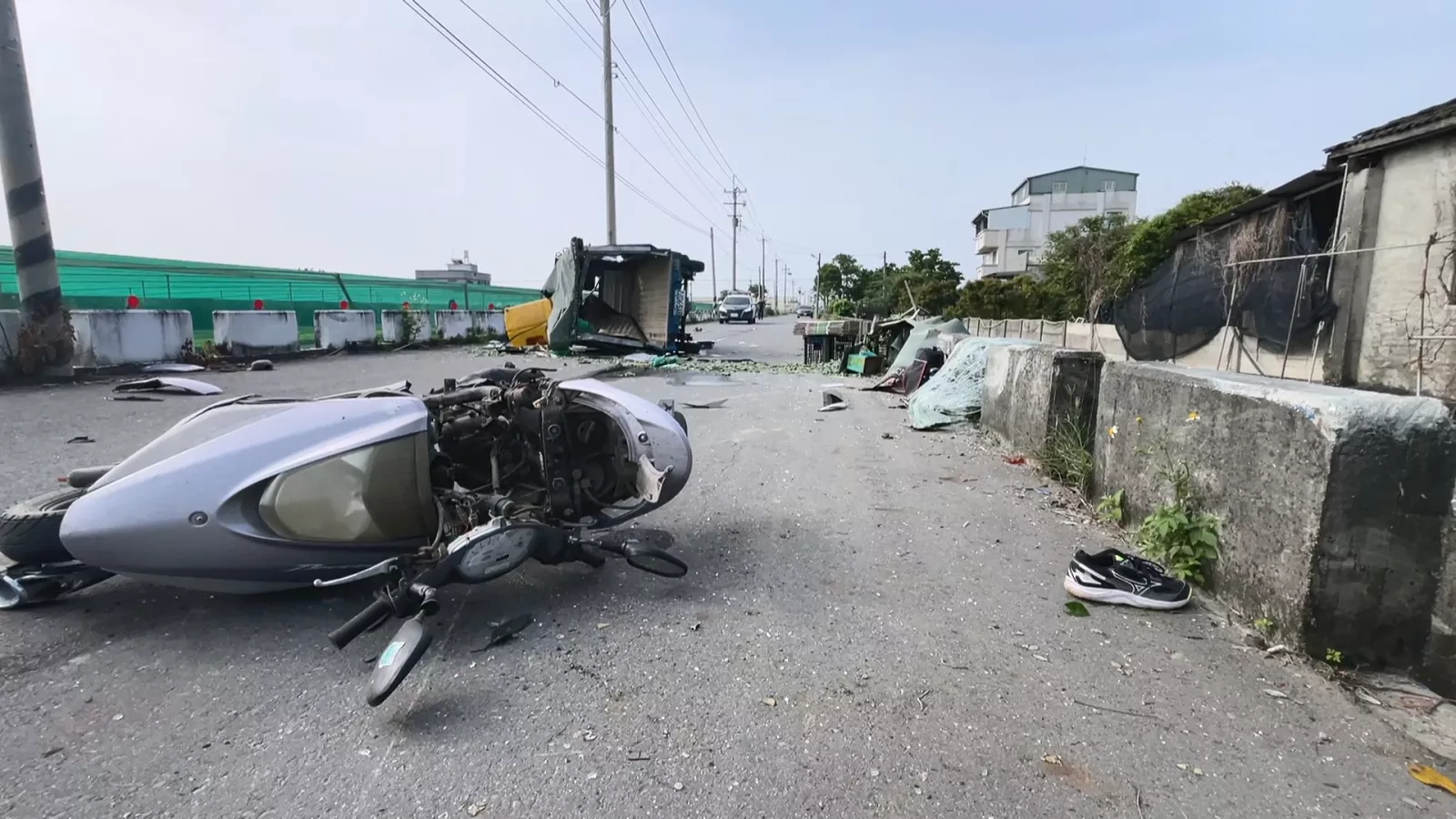 雲林母親騎車載2兒 與貨車對撞釀1死3重傷