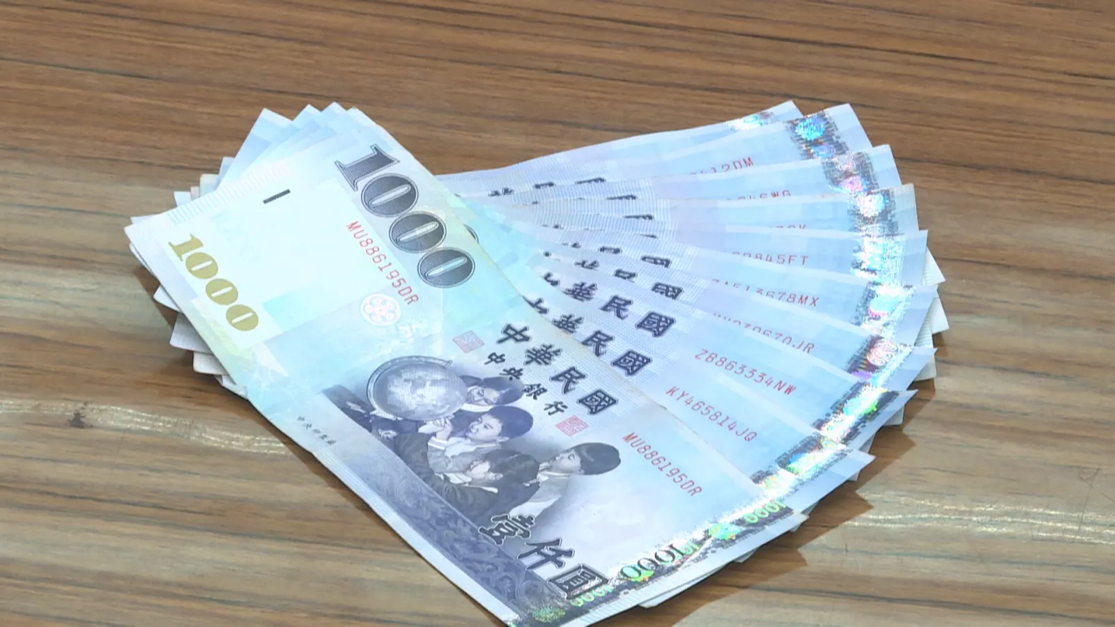 藍中常委喊今年先發1萬元 綠營籲普發現金勿成政黨競價