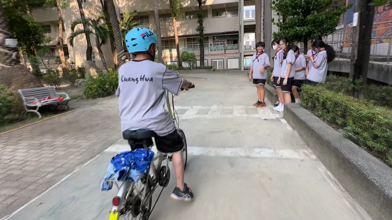 推自行車安全駕駛訓練班 高雄光華國中要求合格才能進校
