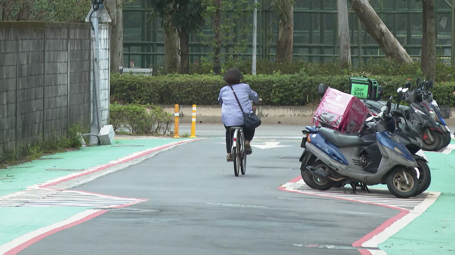 「彎彎路」可降低行車速度