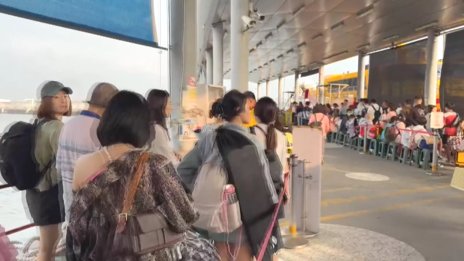 中秋連假首日東琉線湧排隊人潮 估登小琉球人數上看萬人