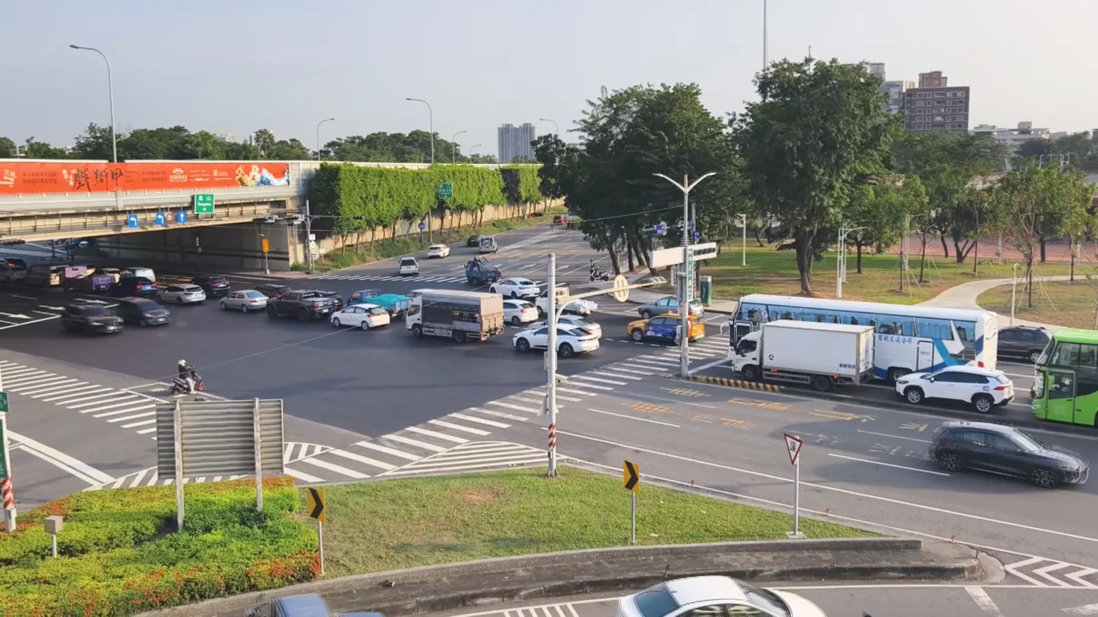 連假收假日午後迎車潮高峰 高公局估國5北上壅塞至晚間6時