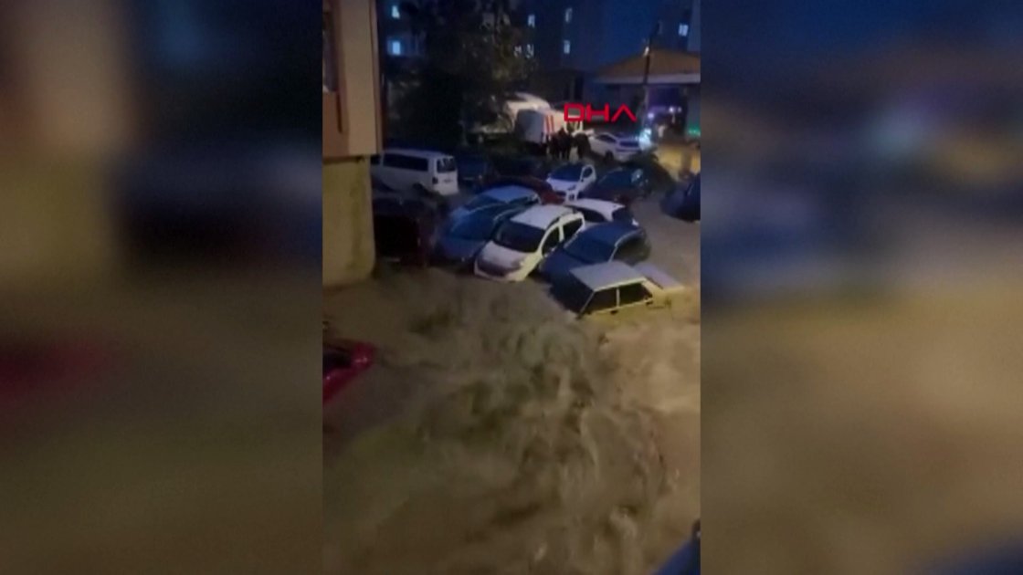 巴西聖保羅暴雨成災 市區交通嚴重癱瘓