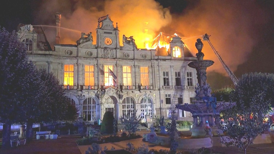 法國學運擴大成全國示威 上百年歷史市政廳遭焚毀