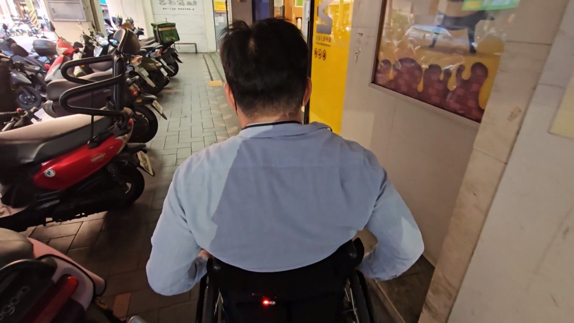 ATM導入人臉辨識有效阻詐 身障團體指坐輪椅無法順利使用