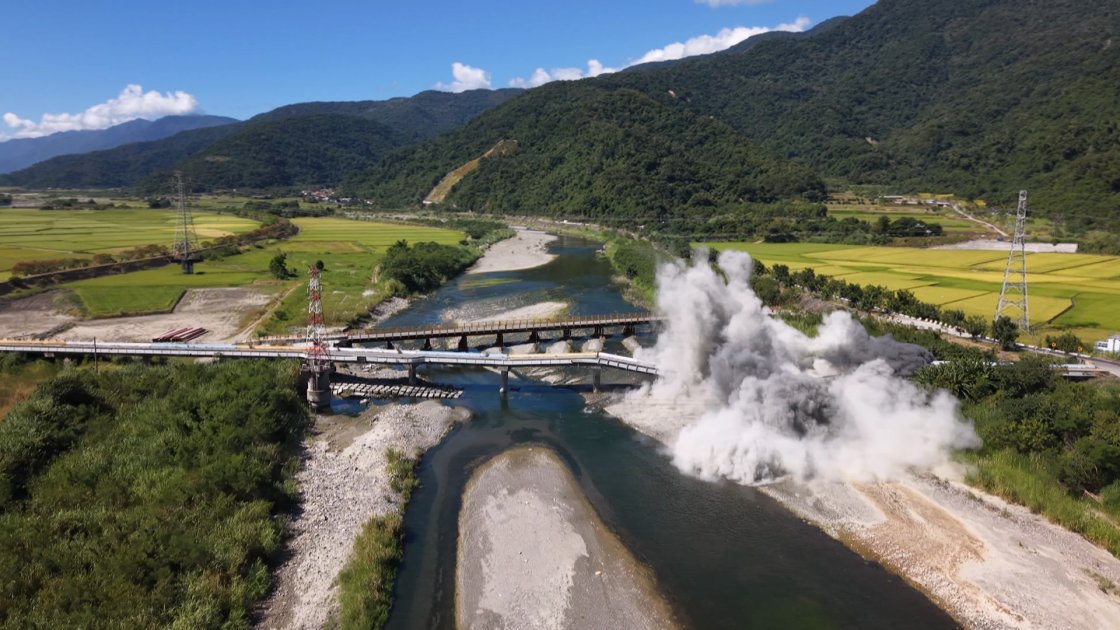 花蓮明里大橋列危橋將重建 國軍今爆破拆除2橋墩