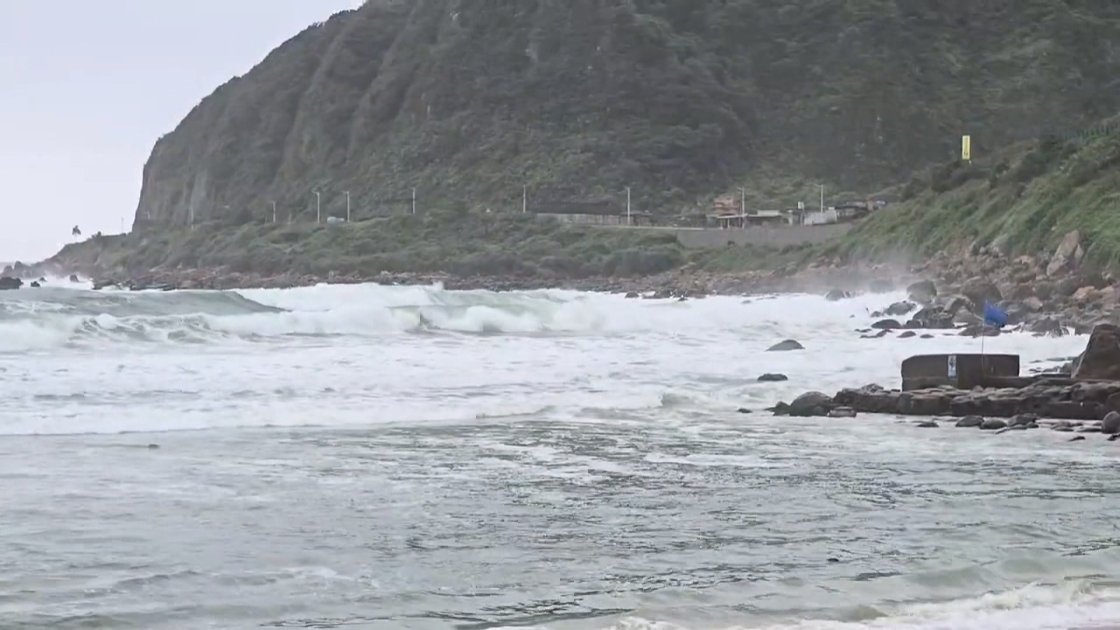 薔琵減弱為中度颱風 陸上警戒擴大為19縣市
