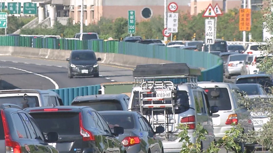高鐵26日開逾百班北上列車疏運 高公局估連假車流持續至晚間8時