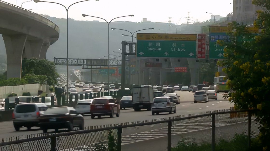 高公局估光復節連假收假日 北中部14時後現北返車潮